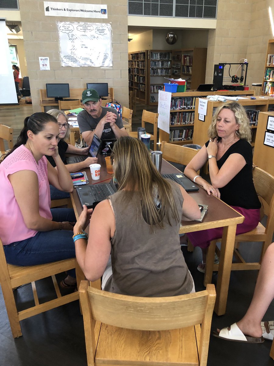 RoganFLHS's tweet image. Teachers teaching each other!! #edcamp at #bcsdbootcamp exploring @nearpod