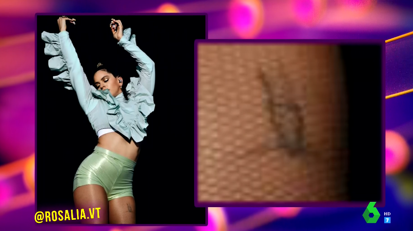 Zapeando on X: "Polémica por la forma del tatuaje de @rosaliavt - @AnnaSimonMari: " Lo que realmente lleva tatuado Rosalía es… ¡el broche de una liga!" #zapeando1412 https://t.co/9u5kfp1QN0" / X