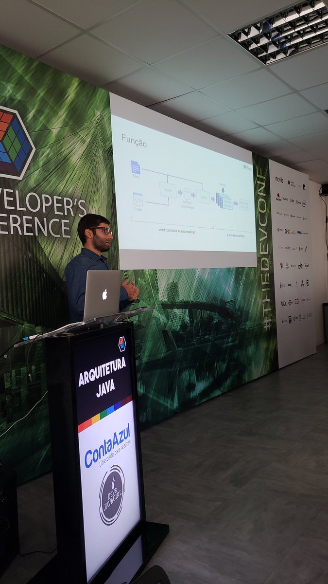 emmanuelnerii's tweet photo. "Serverless com Java, dá certo?" com @leandrodelsole na trilha Arquitetura Java #TheDevConf https://t.co/I2boohjs3h