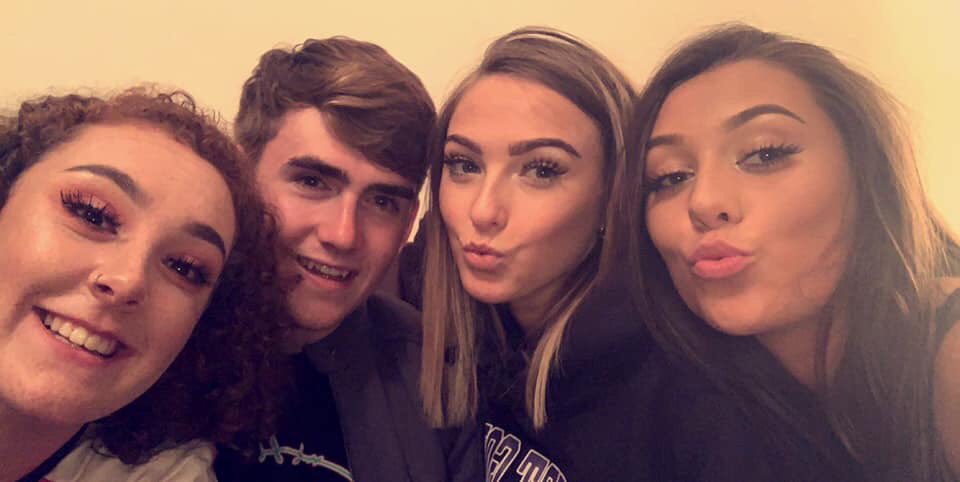 Happy birthday <a href="/caitlinmccullx/">caitlin mcculloch</a> hope you have a really good day and see you soon for a bevy x