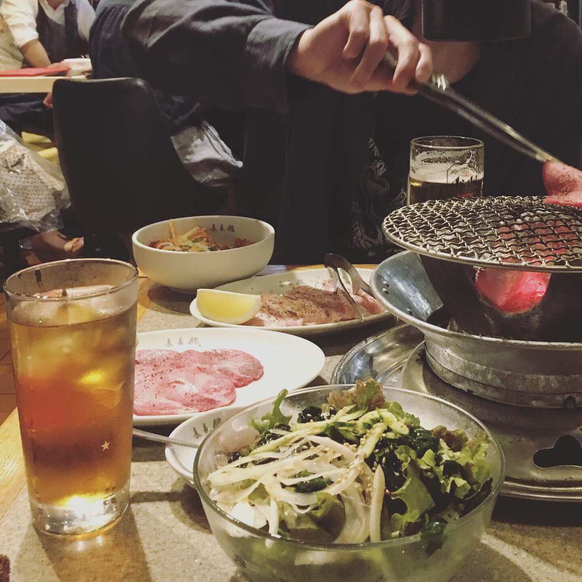 Ray_sunfloweray's tweet photo. そう言えば先日、100億年ぶりくらいに焼肉屋さんへ行った。
夜遊びが恋しくなったりする日も、ある。#お母さん閉店 #焼肉 #夜遊び #mummystimeout #imissbeer 🍻 https://t.co/b0pgU4fnaU