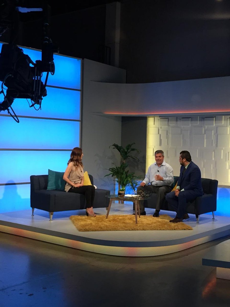 UADEOoficial's tweet photo. El Vicerrector de Operación Institucional de nuestra Universidad, Dr. Hussein Muñoz Helú, en entrevista con Wilberth González y Jazmín Tapia en TVP Canal 3, comenta que la UAdeO es pionera a nivel nacional en contar con el modelo dual en educación superior. #orgullolince #uadeo https://t.co/E28sqRchFf