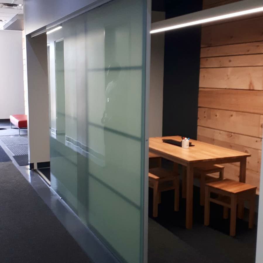 spacesolutions's tweet image. Room dividers: excellent for offices, condos and any space! We installed a pair of sliding panels behind an existing glass wall, completing a modern boardroom space. White lami glass allows light while maintaining privacy. #SlidingDoors #RoomDivider instagram.com/p/B0BWtcMnNtb/