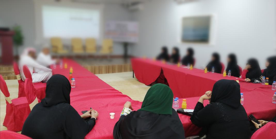 Haima_YRead's tweet photo. ضمن برنامج شبابي @ShababiOman وبتنظيم من دائرة الشؤون الرياضية بمحافظه الوسطى شاركت مبادرة #هيماء_تقرأ في عمل ورشة " التربية الايجابية للأبناء" بولاية هيماء. https://t.co/DgD8w740Le