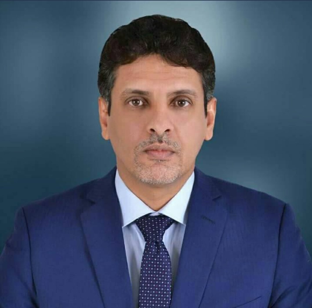 ١. راجح باكريت محافظ المهرة الذي يتهم عُمان  قبل ايام بعمل الفوضى في محافظة المهرة هو ذاته الذي كان بالأمس القريب يرقد في مستشفى السلطان قابوس بعد نجاته من محاولة اغتيال كانت الأولى في عام ٢٠١٤م والثانية في ٢٠١٩م وكانت #عُمان_السلام_والأمان الحضن الدافئ له.