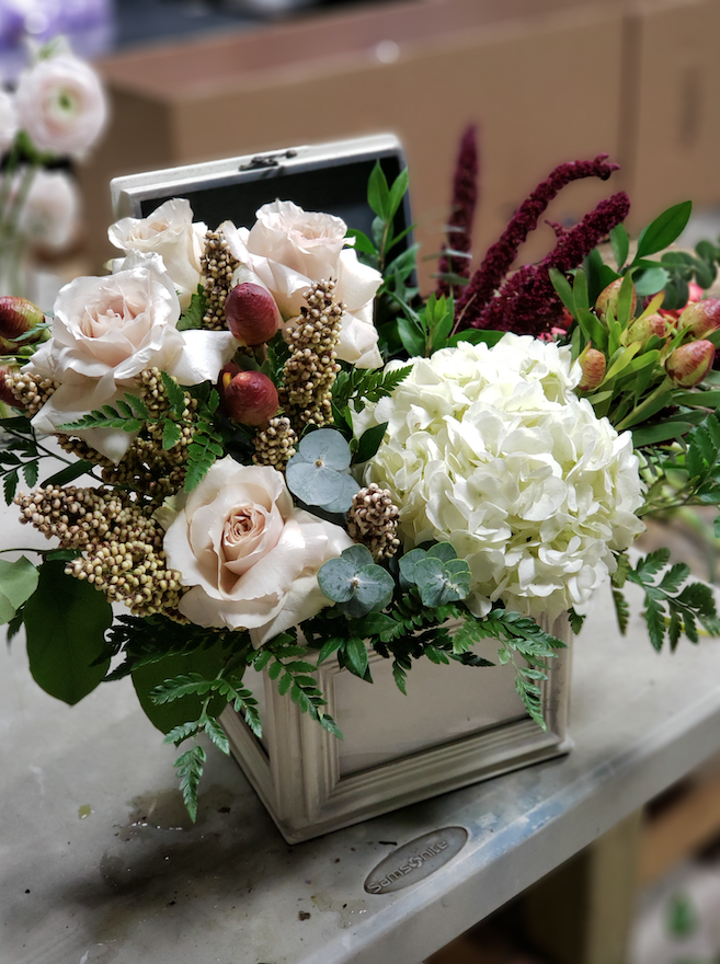 Want a custom bouquet? Look no further! Call us today and we can create a custom bouquet just the way you like it. 🇨🇦 We delivery flower love anywhere in Canada! #FlowersCanada #GiftIdeas #CustomGifts #CanadaFlorist #GiftsForHer
📞 (416) 247-6737