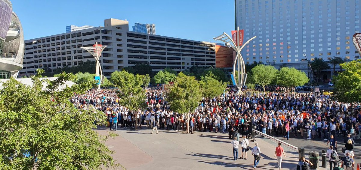 MarcoLorux's tweet image. Impressionante per numeri e partecipazione #MSInspire, sensazione netta che l’intero ecosistema ict oggi sia in #Nevada. Evento centrale per il peso delle scelte di @microsoftitalia sugli equilibri all’interno della filiera #distributori #systemintegrator #serviceprovider #cloud