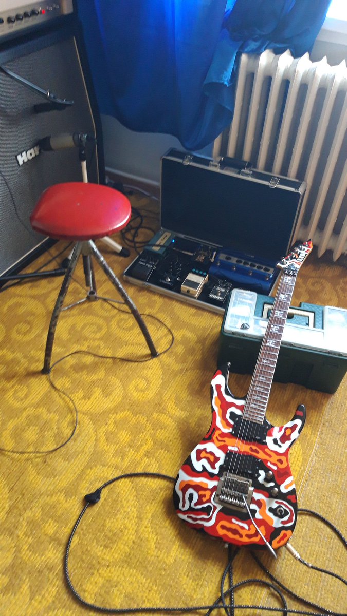 Recording day \m/ 

#recording #honestudio #newsong #metal #guitar #edpguitars #pedalboard #bosseffects #line6