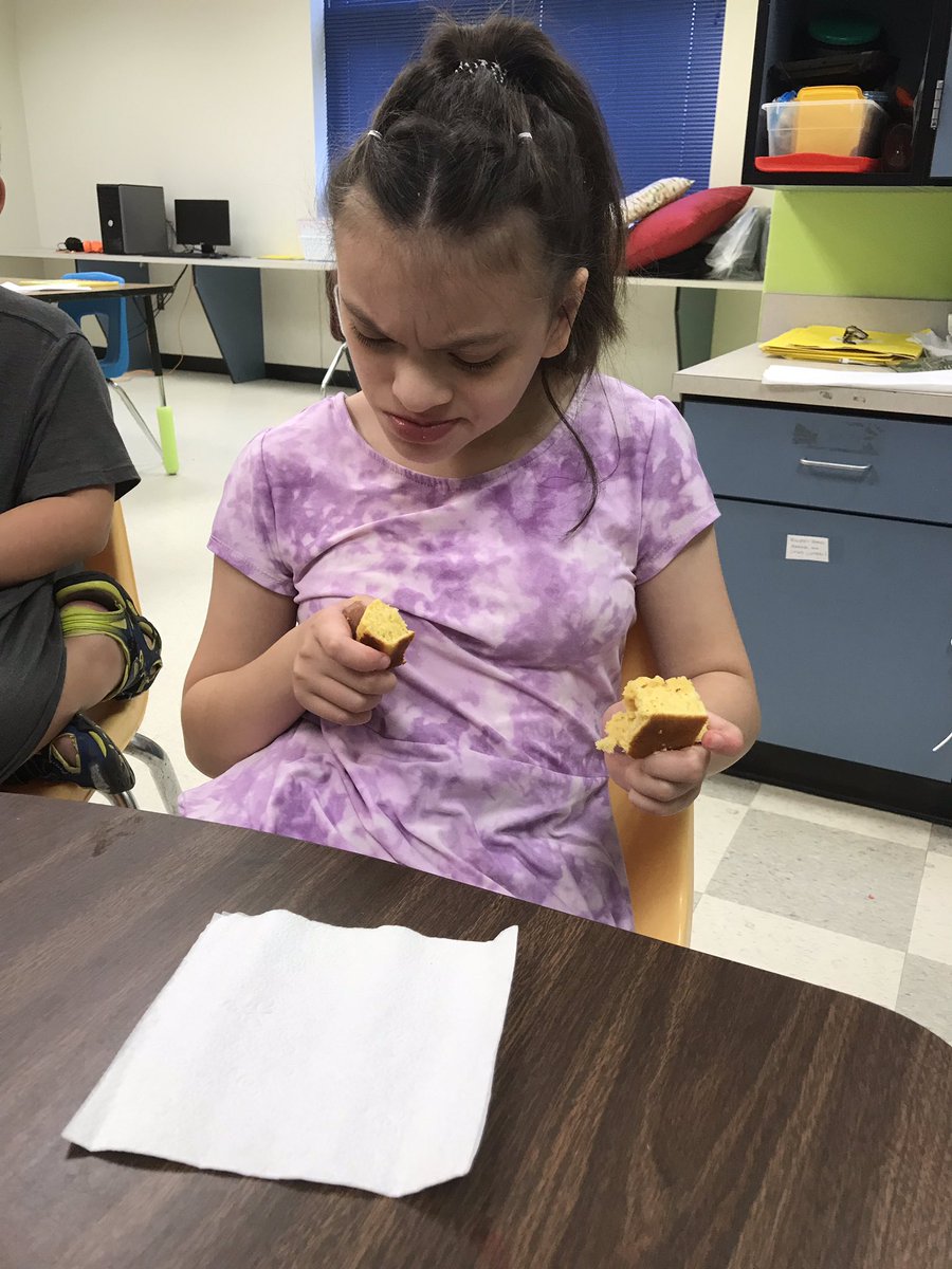 Briosbuzz's tweet photo. Cooking and enjoying some corn dog muffins at ESY! #n2y #unique #ecisdspeded #lifeskillslife #sensory #vocational #ectweets https://t.co/IdSQbn92gg