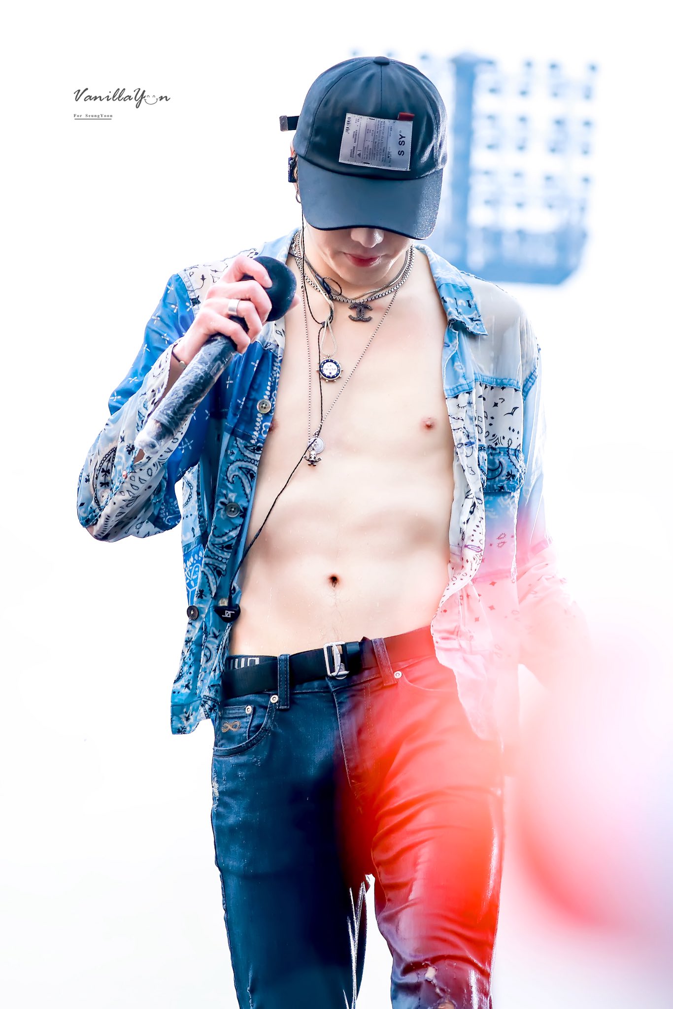 Allkpop Song Min Ho And Kang Seung Yoon Show Off Their Drenched Abs While Performing Live T Co Up6ombsrdu T Co 9rma2jxqoh Twitter