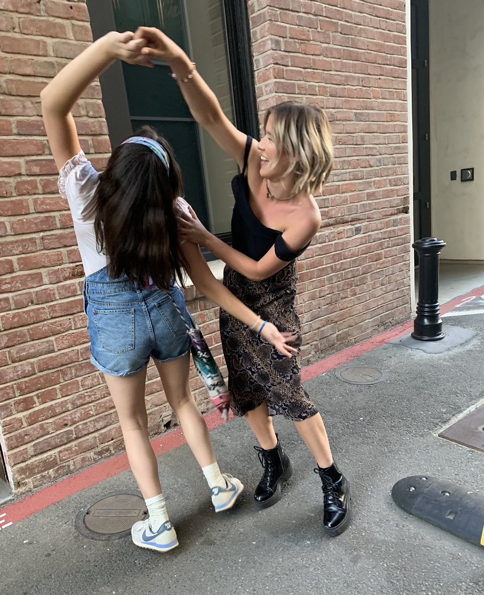emmakachmar's tweet photo. Dancing queens✨ https://t.co/rieVTV8oF3