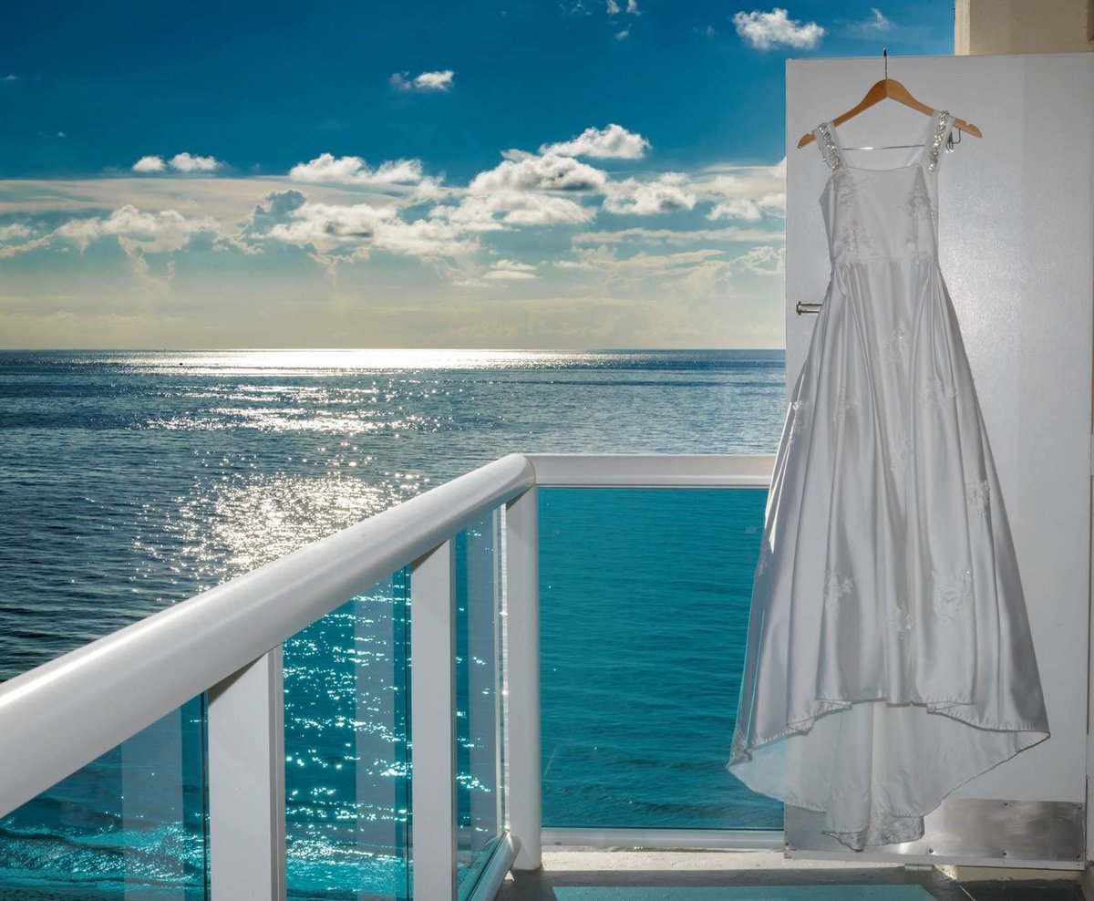 OceanSkyResort's tweet photo. How do you imagine your wedding dress pictures? #oceansky #weddingwednesday #fortlauderdale #beach https://t.co/MwlsGxztwU