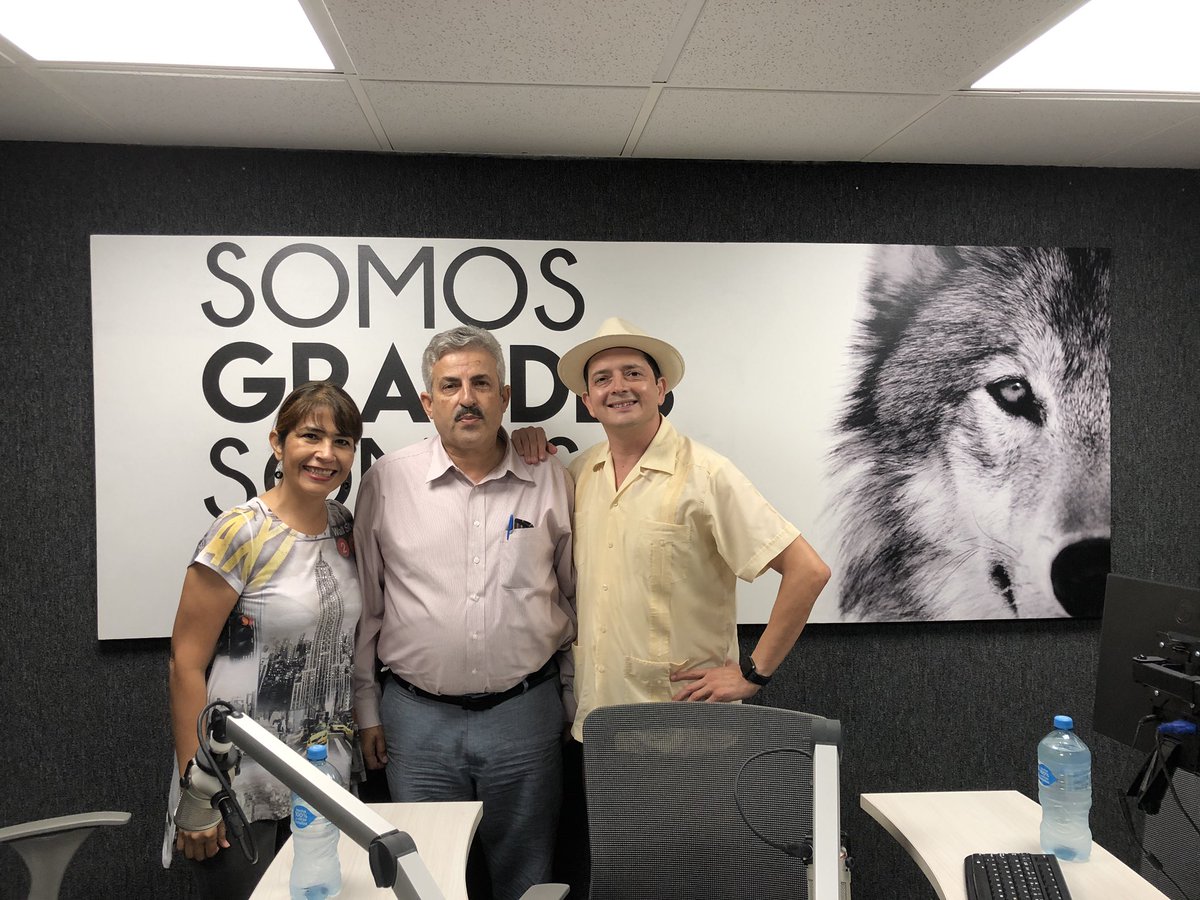 demiandu's tweet photo. Para estrenar @brisarz @demiandu nuestro programa de radio en #RadioLobos 103.5 FM tuvimos de invitados a @JorgeTaddeiB y @CelidaLopezc todos los martes de 8 a 9 pm https://t.co/JzprAATDxr
