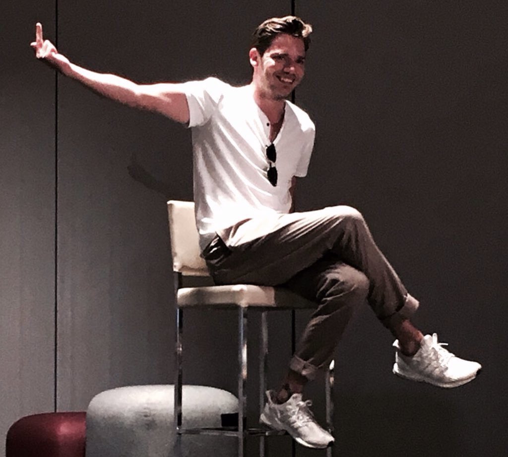 ruby_rose114's tweet image. he’s a dork but he’s my dork 🥰 and I wouldn’t change it. 
#ITAInstituteCon3 #Shadowhunters