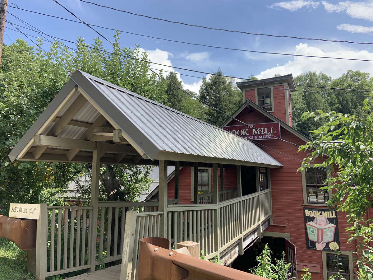saraperi404's tweet photo. Played hooky from #SHARP2019 for a bit and found some gems! https://t.co/R3IsdZYS8u