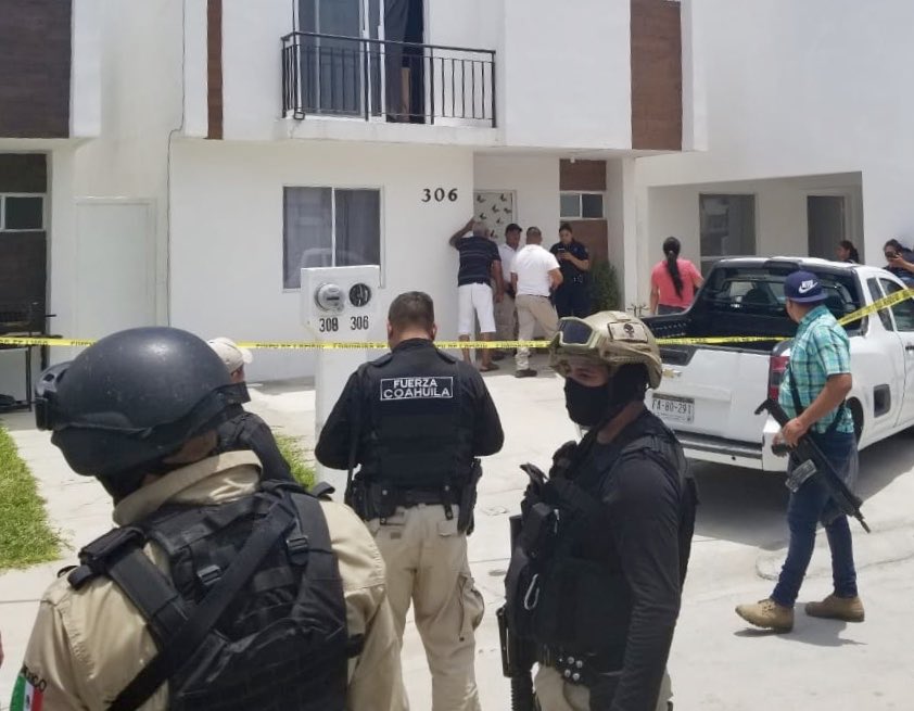 BadNewsLaguna's tweet photo. Sujetos armados atacan a mujer y hombre en una casa de un circuito de Monte Real #Torreón y los matan a tiros @DSPMTorreon @FGECoahuila @FuerzaCoahuila 14:30 hrs https://t.co/a5ZlFwUJPx