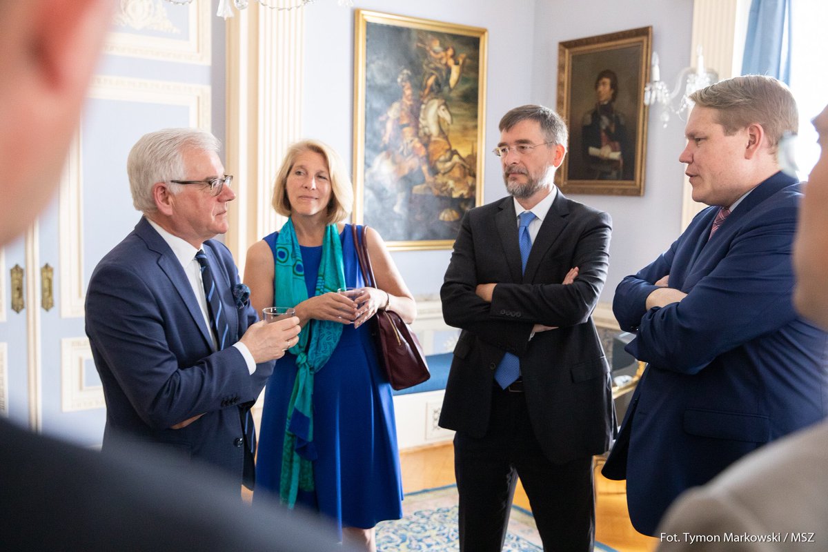 Polish Foreign Minister <a href="/PolandMFA/">Ministry of Foreign Affairs 🇵🇱</a> Jacek #Czaputowicz meets with representatives of leading Washington think tanks, government and academia. Discussion topics include 🇵🇱-🇺🇸 relations, the #3Seas Initiative and the <a href="/BerlinProcess/">Berlin Process WB6</a>, the subject of the recent #WBSummitPoznan.