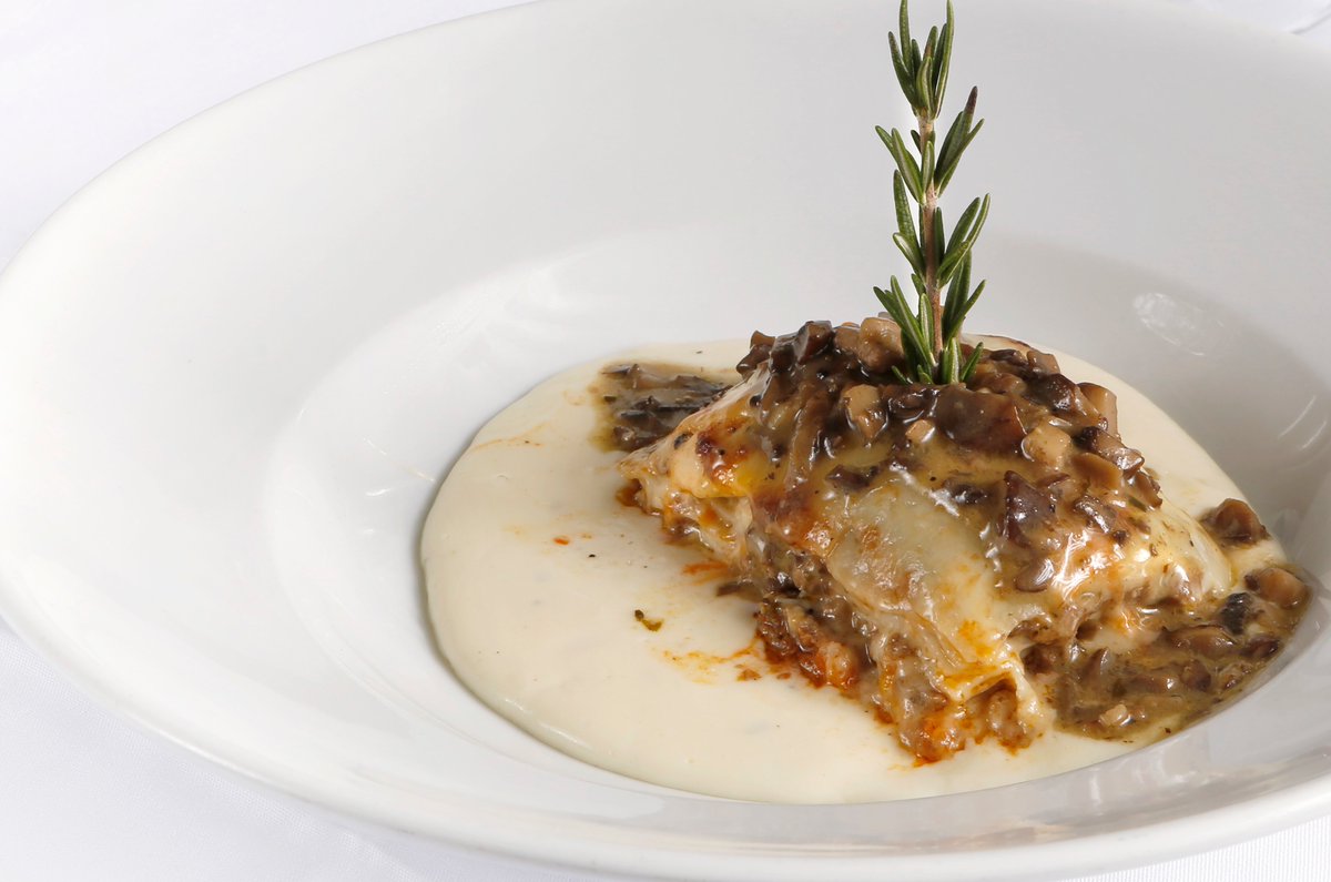 it_srq's tweet photo. Join us for a midweek treat at Italian Tradition &amp; Martini Bar!
#ItalianTraditionAndMartiniBar #SRQ https://t.co/e5GiTLxUI7