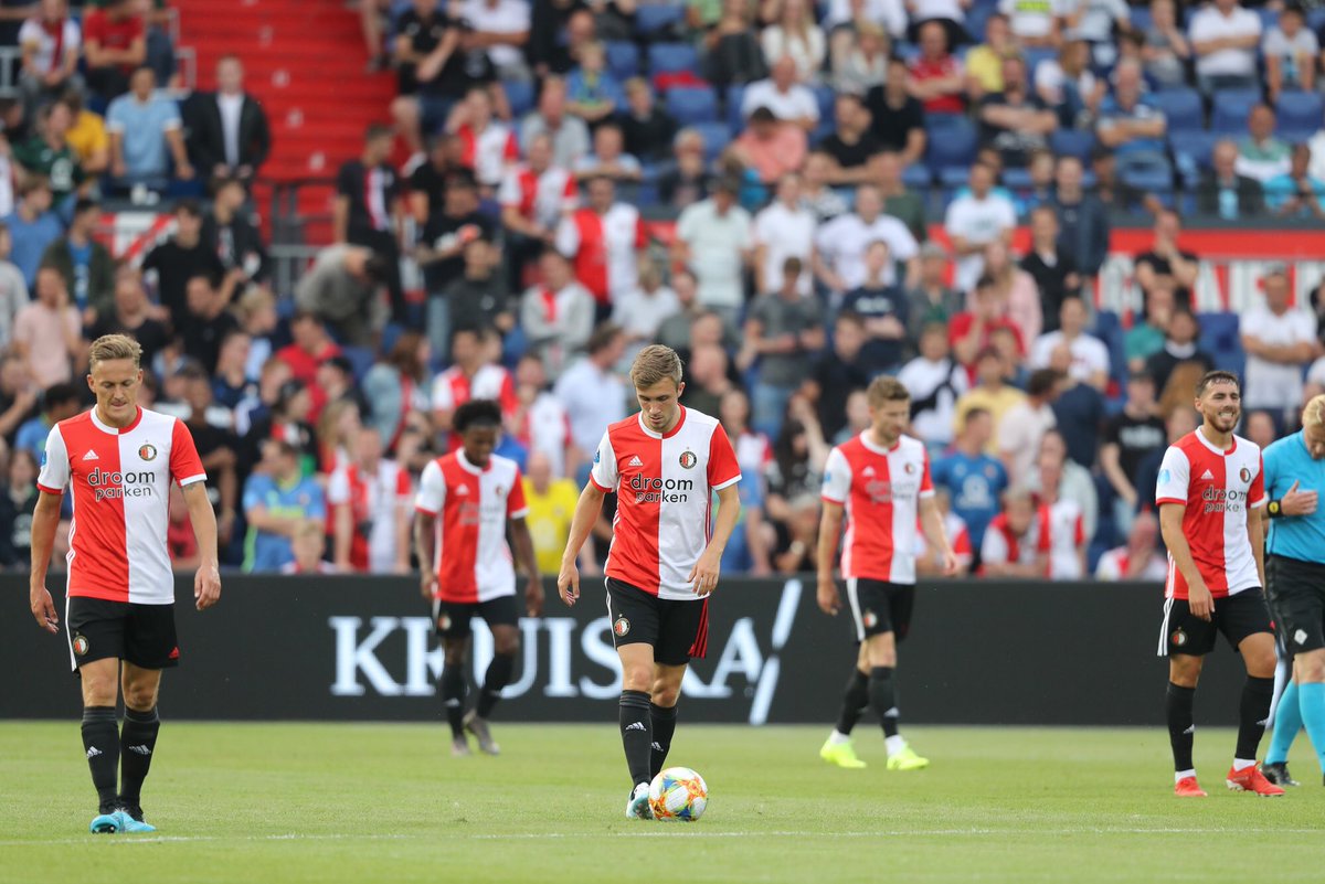 Het is afgelopen in De Kuip.

Feyenoord - Panathinaikos eindigt in 0-3.

#feypan