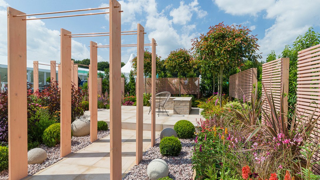 Congratulations to Pip Probert of @OuterSpacesGD for the Silver Gilt winning Contemplation Corner at #RHSTatton featuring our slatted panels!

You can order them here: gardentrellis.co.uk/product/slatte…

#gardentrellisco #slattedpanels #gardendesign