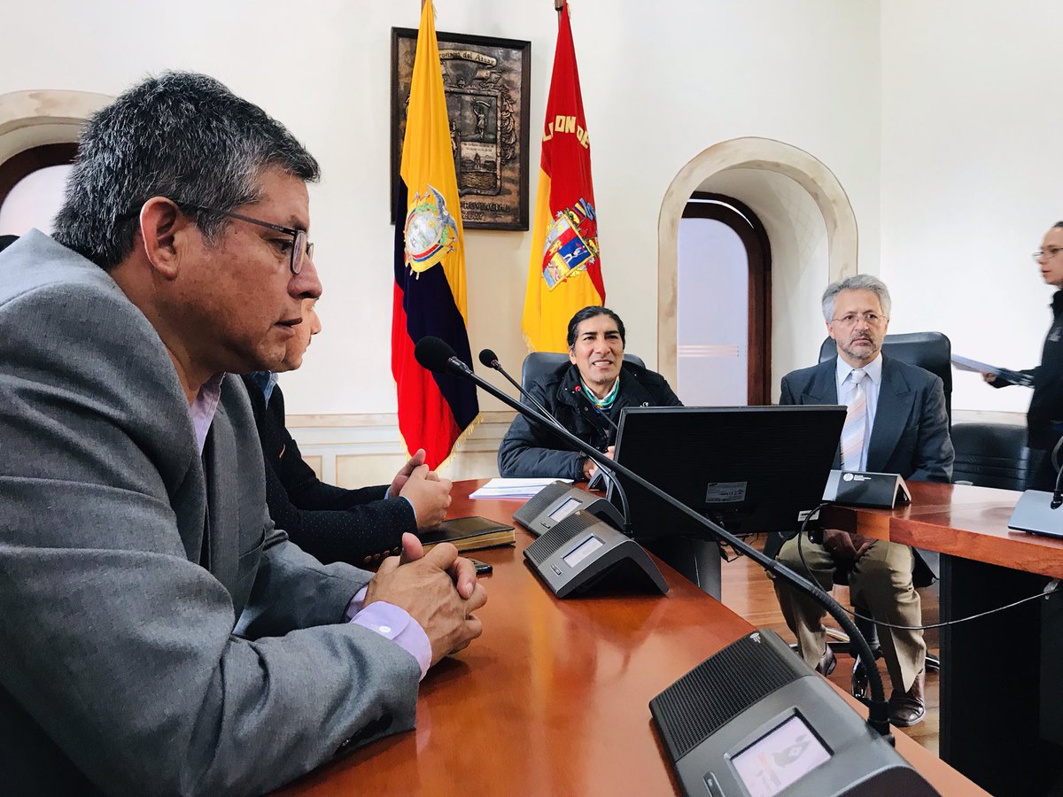 Municipio_Giron's tweet photo. Alcalde de Girón @JMUzhca participa junto a Alcaldes de la Provincia del Azuay en reunión de la Prefectura del Azuay  para análisis de  firma de convenios de concurrencia para los años 2019 - 2020, sobre vialidad, producción y riego. https://t.co/ZZEu4rrbvi