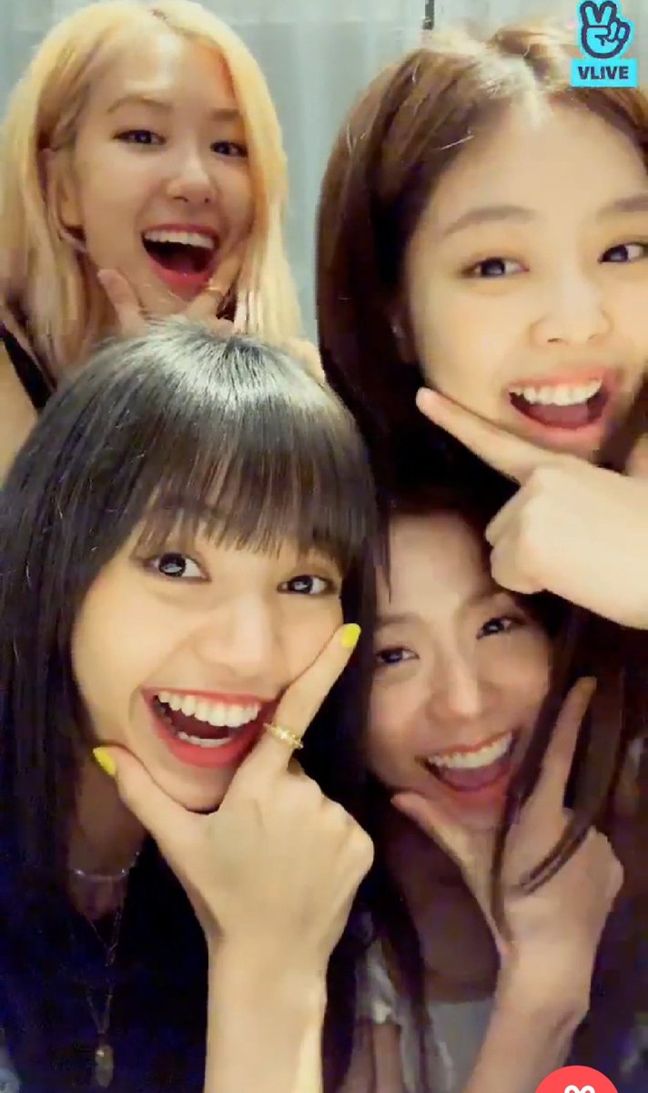 Jenlisa89313802's tweet photo. #Blackpink #Vlive 
#JENSOO #ChaeLisa https://t.co/e8HEoJSQKT