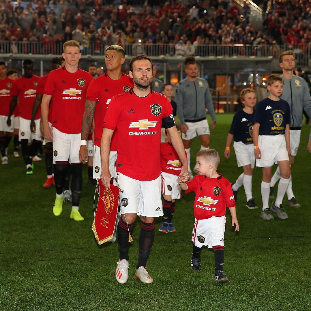 juanmata8's tweet photo. Thank you to all our fans here in Australia for these past weeks, your support has been unreal 🙏🏻🔴⚪️⚫️. Will definitely be back! 🙌 🇦🇺 @ManUtd #MUTOUR https://t.co/5L4VUADThF