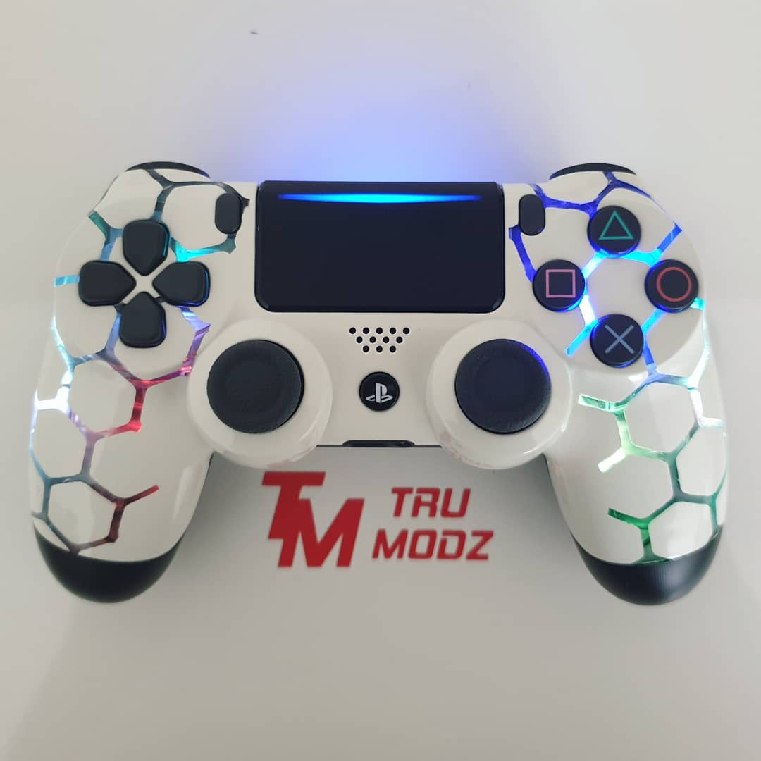 TRU_Modz's tweet photo. PS4 #hexaled Controller by #TRUModz
#customcontroller #moddedcontroller #dualshock4 #scuf #gtav #bo4 #rainbowsixsiege #callofduty #controllermods #fifa20 #ps4 #ps4pro #fortnite #blackout #rdr2 #mk11 #reddeadredemption2 #apexlegends #blackops4 #ledmod #led #playstation4 https://t.co/bcnRQvmqf1