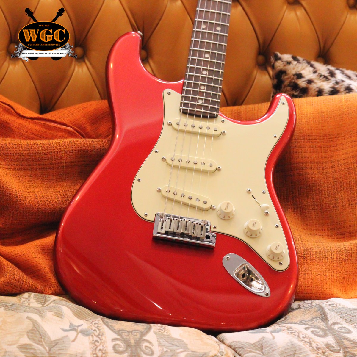 WGC_GUITARSHOP's tweet photo. Fender American Deluxe Strat in a stunning Candy Apple Red finish? Yes please! 😍🤘
.
.
.
#american #deluxe #fender #strat #stratocaster #electricguitar #candyapplered #metallic #red #guitar #guitarist #guitarporn #gearporn #geartalk #preowned #preloved #gear #music #worcester https://t.co/Df2B7jlqk0