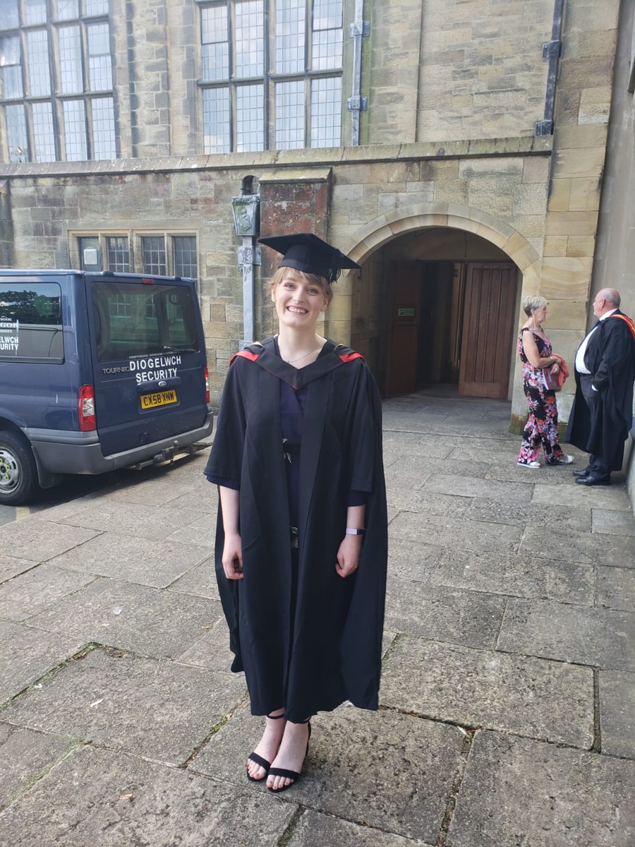 PalaeoMegan's tweet photo. Had a lovely few days back in Bangor and Menai Bridge graduating from my masters with some of my favourite people 👩🎓🎉 thanks to everyone @sos_bangor_uni and @BangorUni for a great year! Now back to work @GeogNUIG! #Morpalaeolab https://t.co/Dw8YxzTS8S