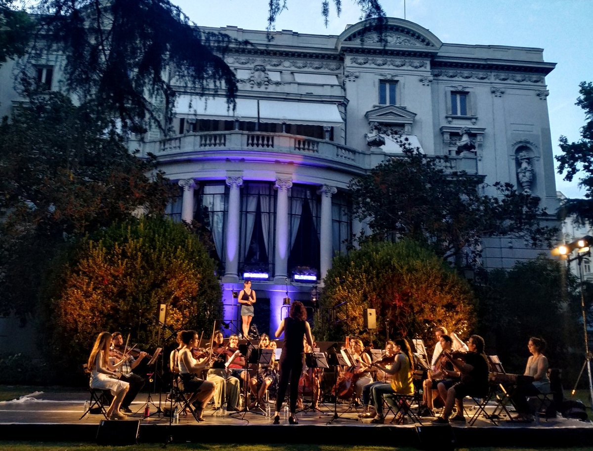 La #música vuelve a inundar los jardines del Palacio de Amboage. 
17 y 18 de julio, homenaje a Italia 🇮🇹 en <a href="/Bienveapalacio/">Bienvenidosapalacio!</a>.
🎶 <a href="/laradiloy/">Lara Diloy</a>, directora
🎤 Nuria Elósegui (Nur)
🎤 Emilio Esteban
🎙️ @lasanchiz, presentadora
Barbieri Symphony Orchestra