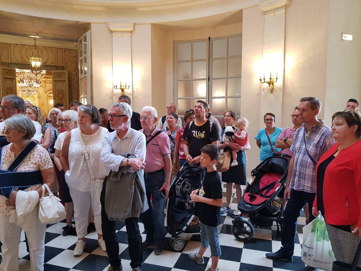 beadescamps's tweet photo. En direct de l’@AssembleeNat où j’accueille un groupe de visiteurs venus de la + petite commune de la circo, #SaintAybert, sur la frontière belge. @DeputesUDI_Ind https://t.co/W2ZFkaDCqQ