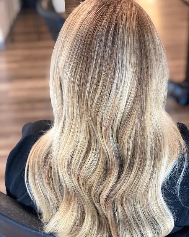 Stunning color by @mandy_jbangs .
.
.
.
.
.
.
#jbangssalon #jbangshair #blondehair #nashvillesalon #dimensionalblonde #classichairstyle #goldenblonde #goldenblondehair ift.tt/2XVM2Bg