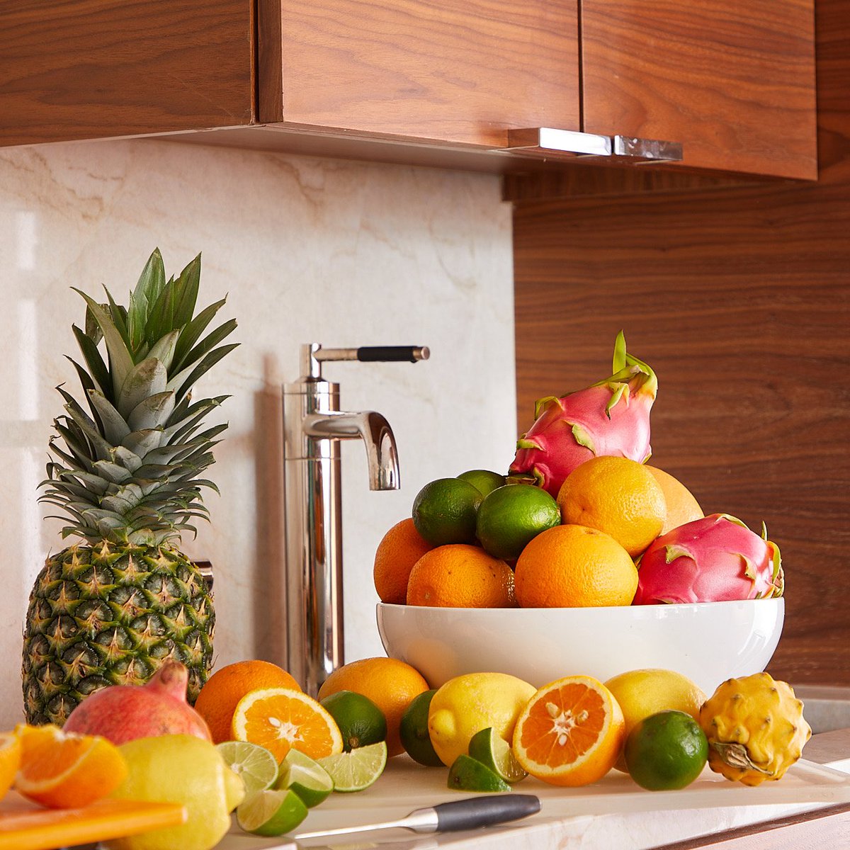 Perfumania's tweet image. If you were a tropical fruit you’d be a pineapple🍍 #TopNotes