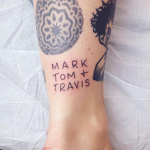 itsjustcavan's tweet image. Serious tattoos for serious people. An after-hours @blink182 banger on @katieegaga from the other evening. #letteringtattoo #scriptkillas #calligraphymasters #itschristmaseveandiveonlywrappedtwofuckingpresents #josie ift.tt/2GeVERG