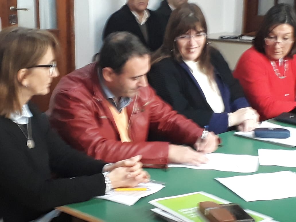 susanacrespi1's tweet photo. Toma de posesión de Inspectores titulares del nivel secundario en @JefaturaR15 !!!! Bienvenidos al equipo de trabajo para seguir construyendo una mejor Educación !! @gzinny @sergesiciliano @adriana_frega @InspeccionGral https://t.co/SOrsszEx6e