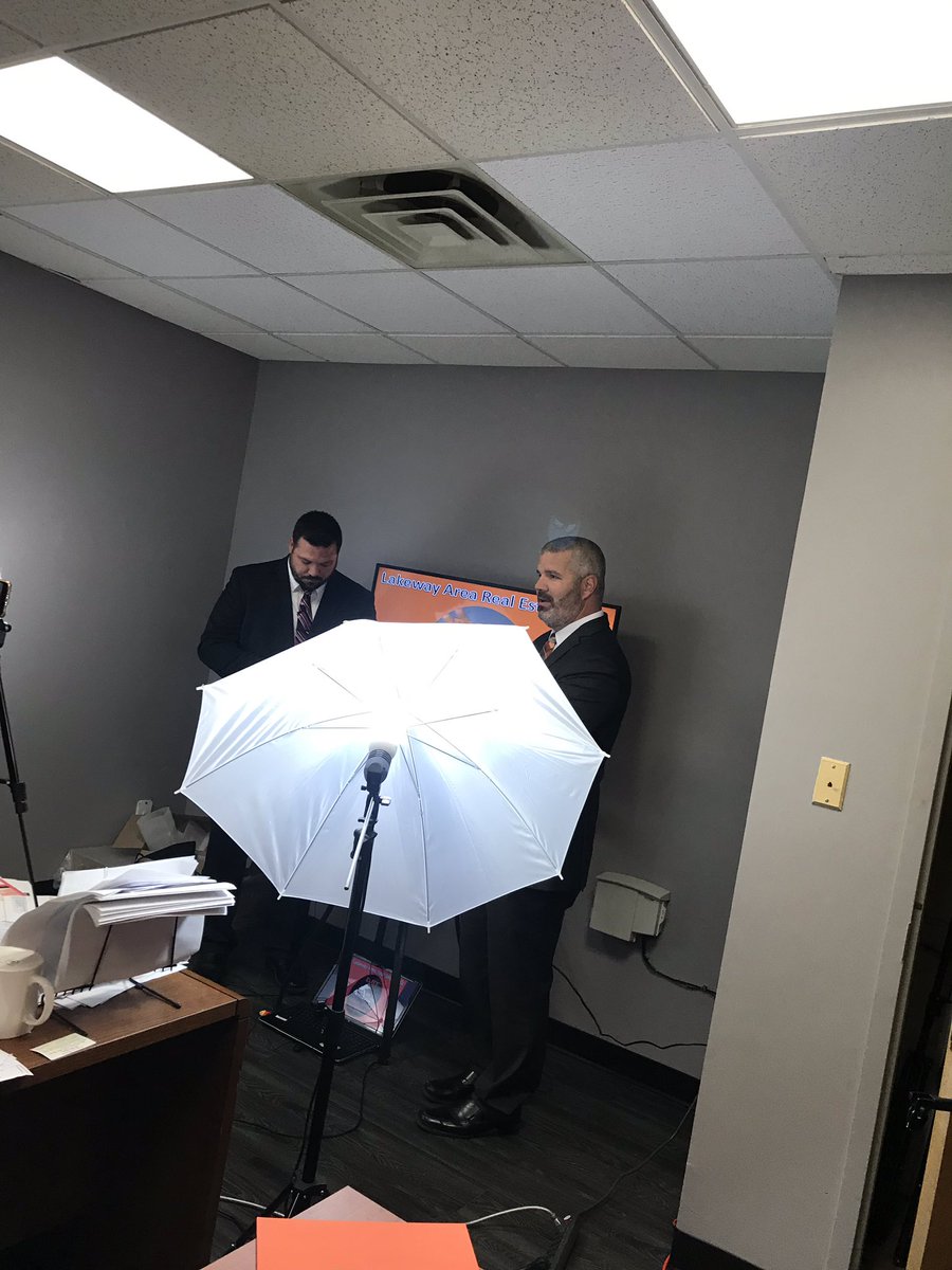 EliteRealtyTN's tweet photo. We are #Live now on #facebook go check us out. Elite Realty Group 423-307-8566 Licensed in TN Equal Housing Opportunity #realestateagent #realtor #realestateanswers #facebooklive #realestatenews #realtorlife #morristowntn #hamblencountytn #hustle #realestate #eliterealtygroup https://t.co/mUtbTV2oA0
