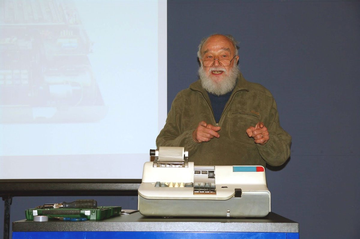 rosminow's tweet image. Today I interviewed a beautiful mind. #GastoneGarziera, was among the ones who have developped the #Olivetti #Programma101, the first ever personal computer. That machine has been partially used by #Nasa to calculate trajectories between Earth and #Moon for the #Apollo11 mission