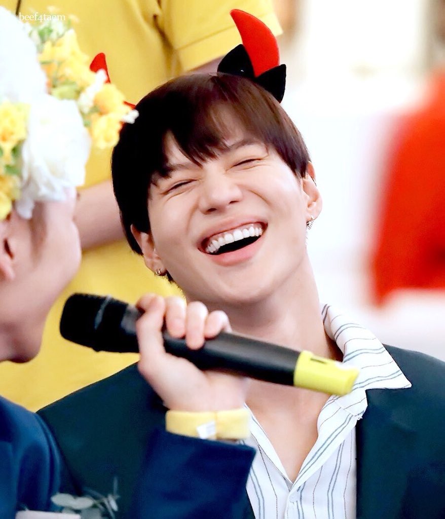 PearlSHINeetr's tweet photo. [#HAPPYTAEMINDAY🎈] Lee Taemin kim midir? 🤔

-25 Mayıs 2008'de SHINee'nin maknaesi olarak çıkış yapan,
-18 Ağustos 2014'te ilk solo çıkışını yapmış
-Magic Hand 
-Böceklerden korkan ama yılanlara çok tatlı diyen
-Sekşi dansın ardından kıskandınız mı diye soran bir çılgın. 😂😍👇🏻 https://t.co/hqIDdqS7iP