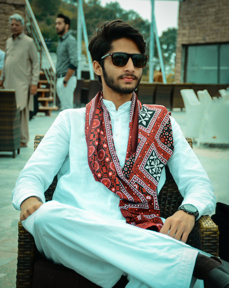 HumayunMHA's tweet photo. Tu zindagi main natho khate sighe agar tu panjhe dimagh main hariyal aa 😉
#SindhiLove
Translation:
You can't win in your life, if you are losing in your mind. 😉
#HumayunMHA https://t.co/gznqYVE1ZU