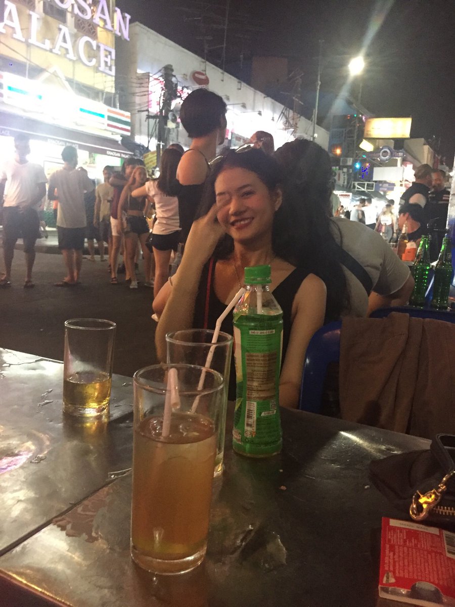 meaw_catt's tweet photo. —-มีค่าเวลาเธอเมา เธอเหงา เธอถึงโทรมา —- ☘️
#bycha #คําคมโดนๆ #คำคม #คําคมในวงเหล้า #คําคมเด็ดๆ #คําคมคนโสด #คําคมความรู้สึก #คําคมความรัก https://t.co/zAJi9S1Ivv