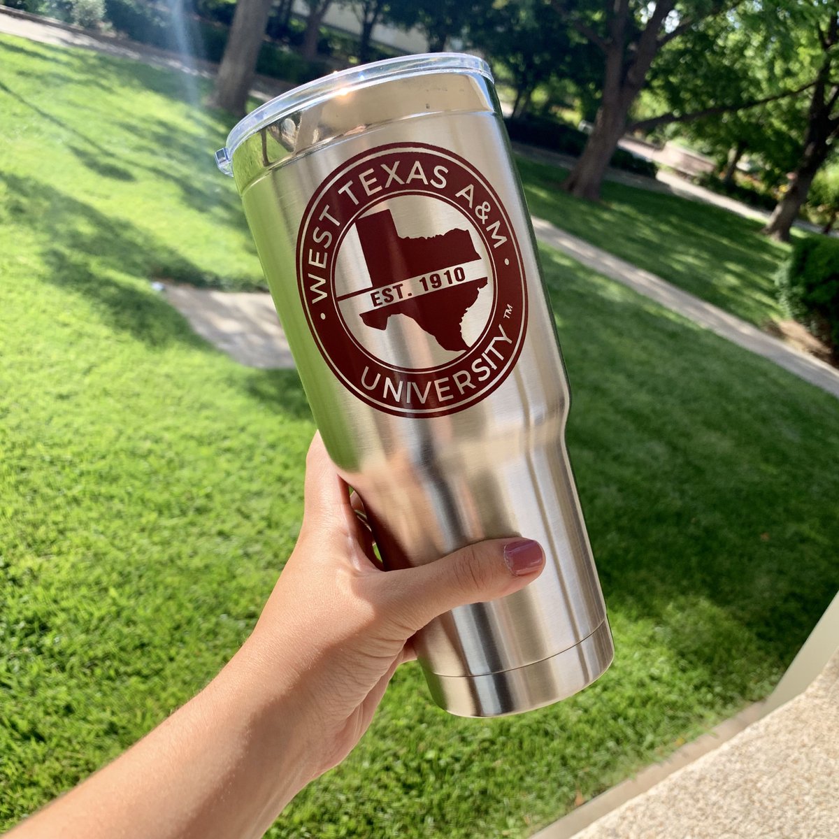 WTStudentHealth's tweet image. Staying hydrated in the summer is a must. Make sure you're drinking up to eight 8-ounce glasses a day. #HealthyBuffs