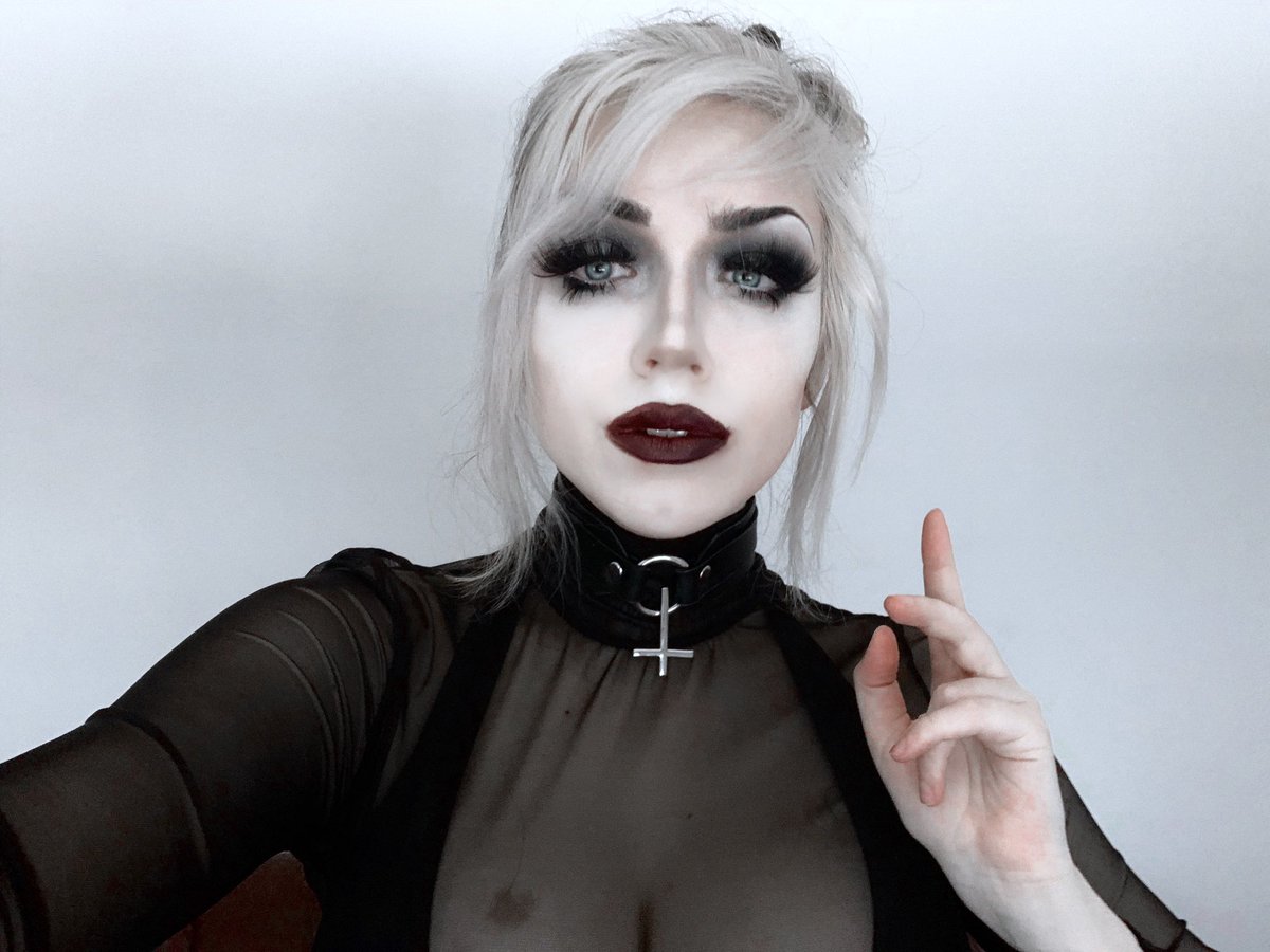 KyrieKoffin's tweet photo. 🥀🔥⛪️ I feel like a priestess ⛪🔥 🥀 https://t.co/BHXlr8Zekv