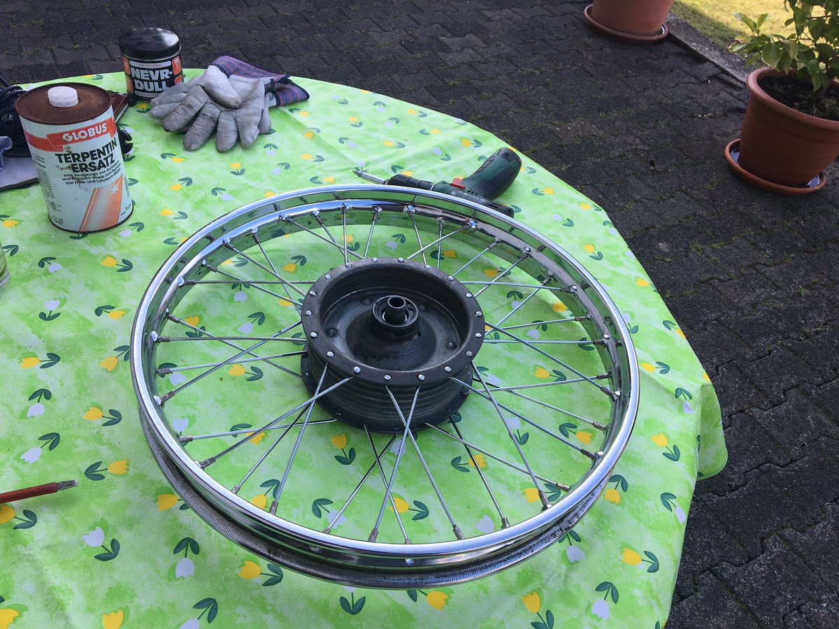 kakabimbo's tweet image. Step 3. Projekt #dürkopp #md150sport Heute Nabe gereinigt und Felge eingespeicht.