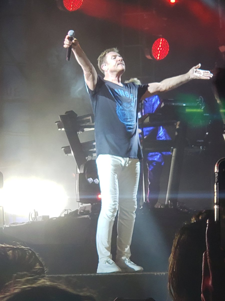 NikkiOrmsby73's tweet photo. @duranduran Another pic to share. Thank you again for such an amazing night!
#apollo50
#DDApollo50 https://t.co/3oS2APQoVI