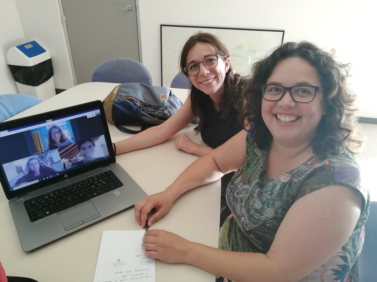 RWelcomeCat's tweet photo. Trobades virtuals per coordinar-nos 🙋🏿♀️💻🙋🏻♀️ Aquí la connexió #Madrid - #Balears - #Catalunya plantejant com seguim comunicant la #CulturadeBienvenida
Propostes, organització interna, compartir informacions...I una mica de teràpia de grup també! 🤗💓 #compartirMola #TreballEnGrup https://t.co/ZmBJugZWAk