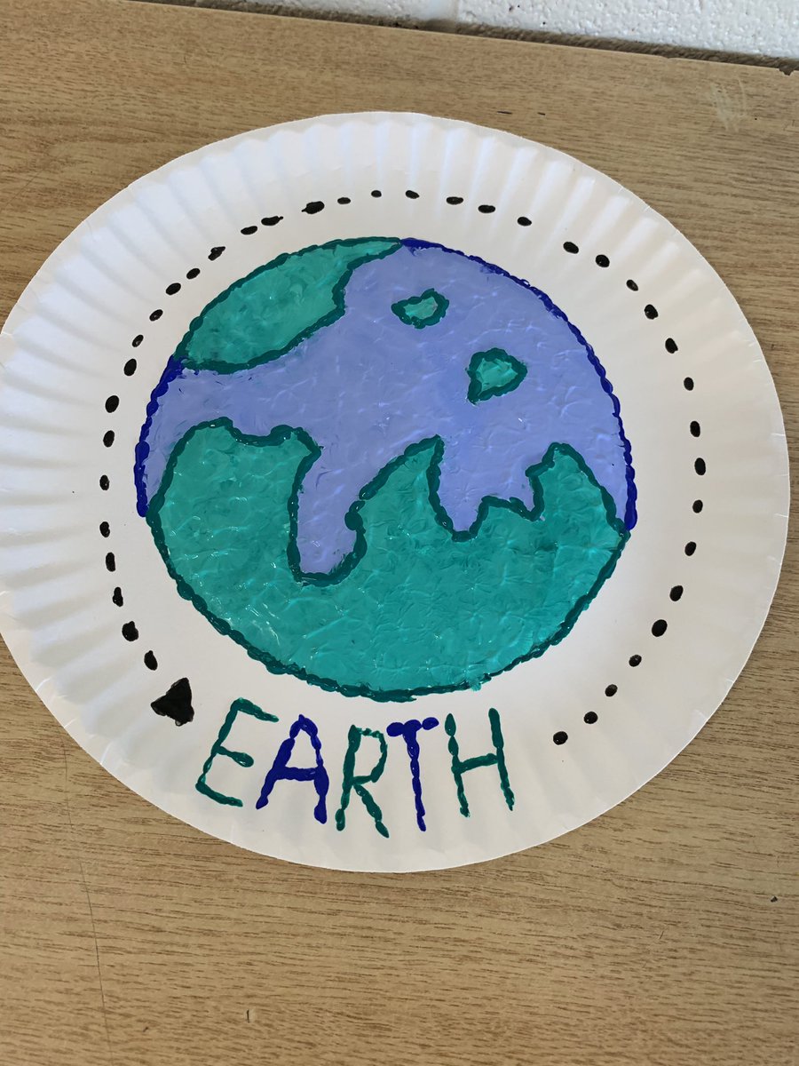 RachelRock18's tweet photo. The students requested we paint this week, however, I gave them a challenge! No paintbrushes! 😆 the students blended colours and painted all by using their hands and popsicle sticks. I am so impressed with the finished product 🙌🏻👏 @ArtsHWDSB https://t.co/d7cm5AYdvk