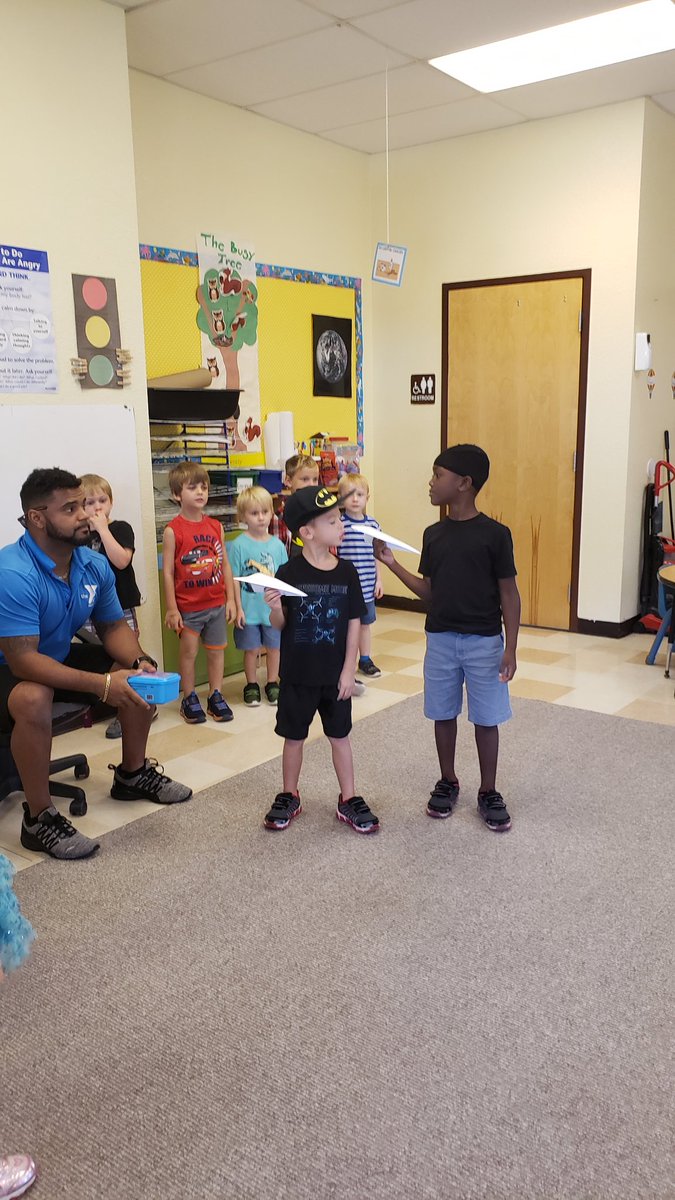 shiloh_burger's tweet photo. Charlotte harbor #SKY @ymca enjoying the day with airplanes, flying, and learning. The #engement level is wonderful to watch! @SuncoastCGLR @readingby3rd #SummerRC2019 #SummerLearning #summergain https://t.co/bBeGdZcSUz