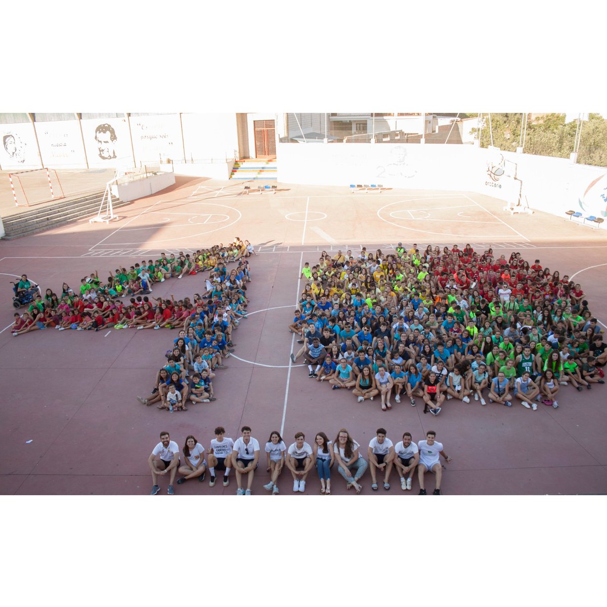 OratorioPZB's tweet photo. FOTO DE FAMILIA

Este año algo peculiar, acordándonos de los 40 años que llevamos juntos.

Gracias, gracias y gracias a toda la gente que ha hecho y sigue haciendo posible que año tras año sigamos en pie.

Julio es increíble gracias a vosotros, y gracias al Oratorio.

💛💙💚❤️ https://t.co/C6MyJdcYM5