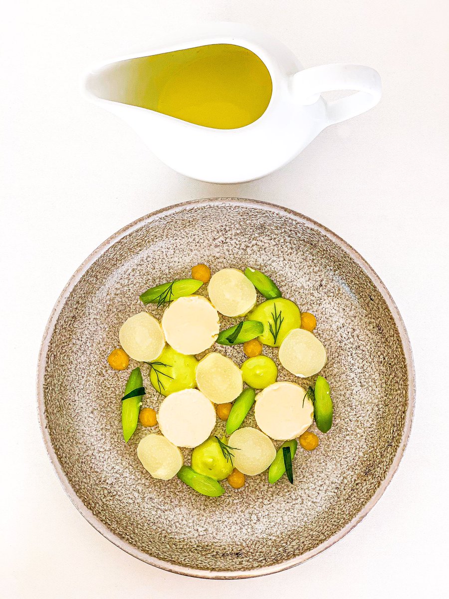 Espàrrec blanc i verd amb el seu pil-pil i mandarina. 
#elsbrancs19 #aroses #incostabrava #empordà #gastropost #foodphotography